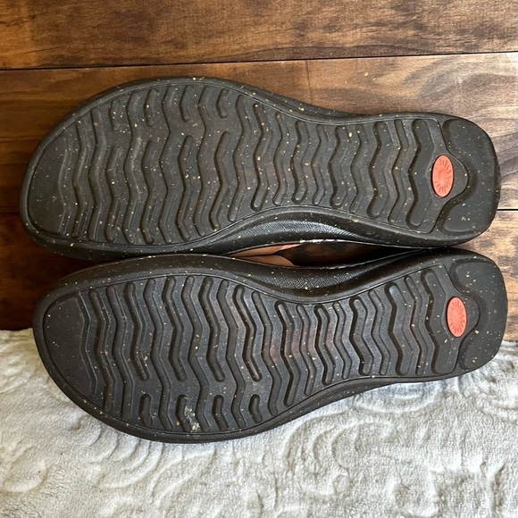 UGG Womens Sherpa Lined Fuzzy Leather Sandals Sz 7 Slip On Slides Sheepskin EUC - Picture 10 of 10